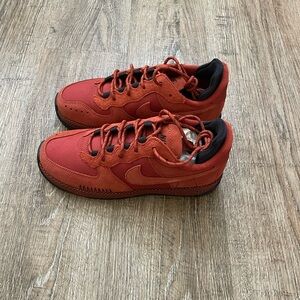 Nike Womens Air Force 1 Shoe Wild Rugged Orange Sz 6 FB2348-800